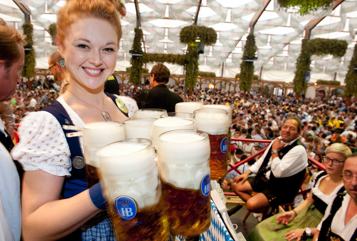 Uống bia Đức theo phong cách chuẩn của người bản xứ